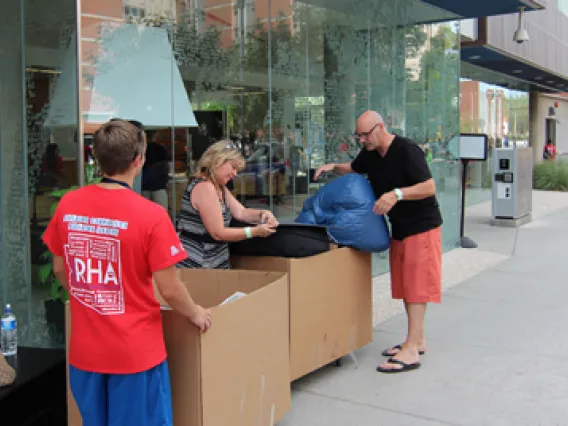 students moving into Arbol