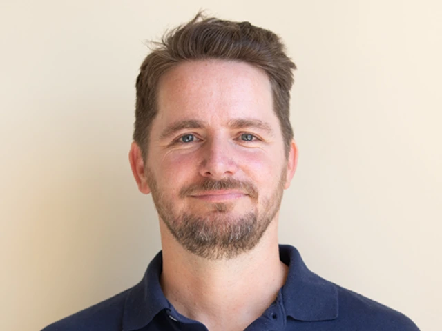 Alex Braithwaite Headshot