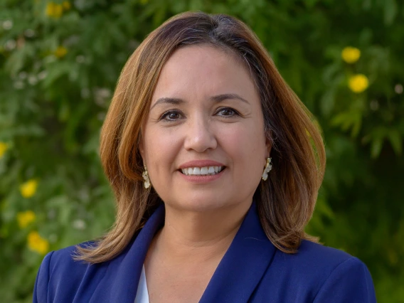 alvarez_mexia_nadia headshot