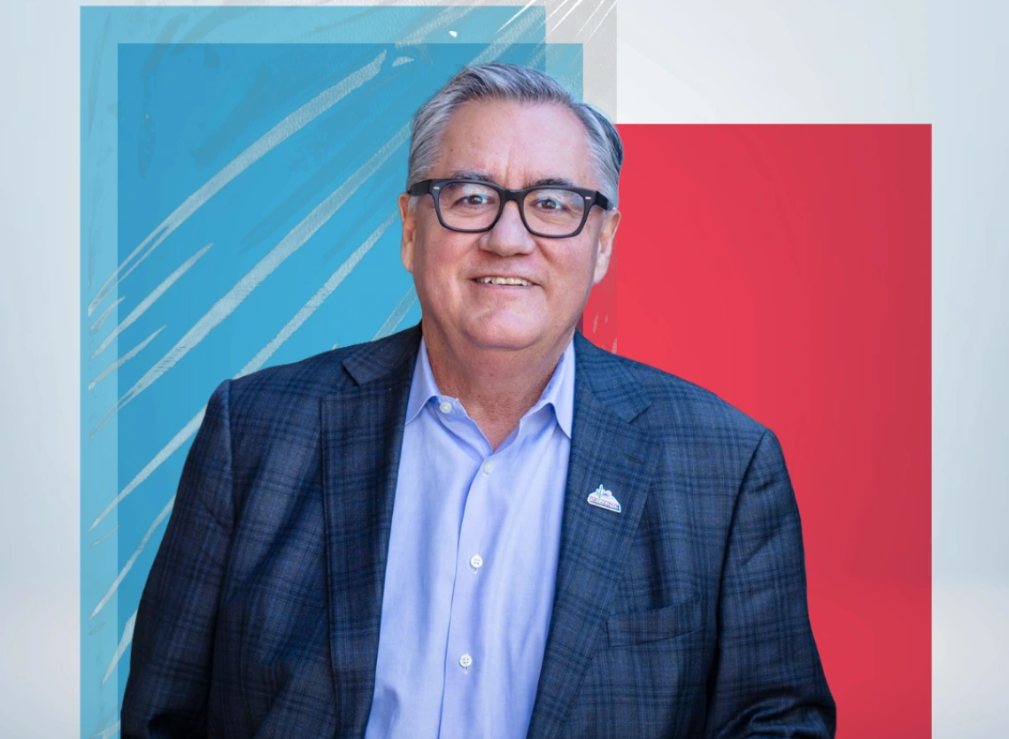 headshot of tomas diaz de la rubia with blue and red background