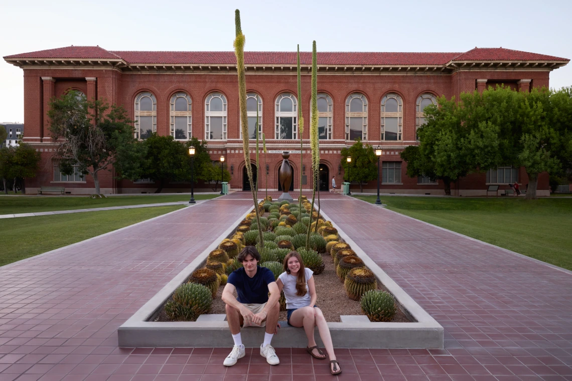 Students in front of AZ State Museum