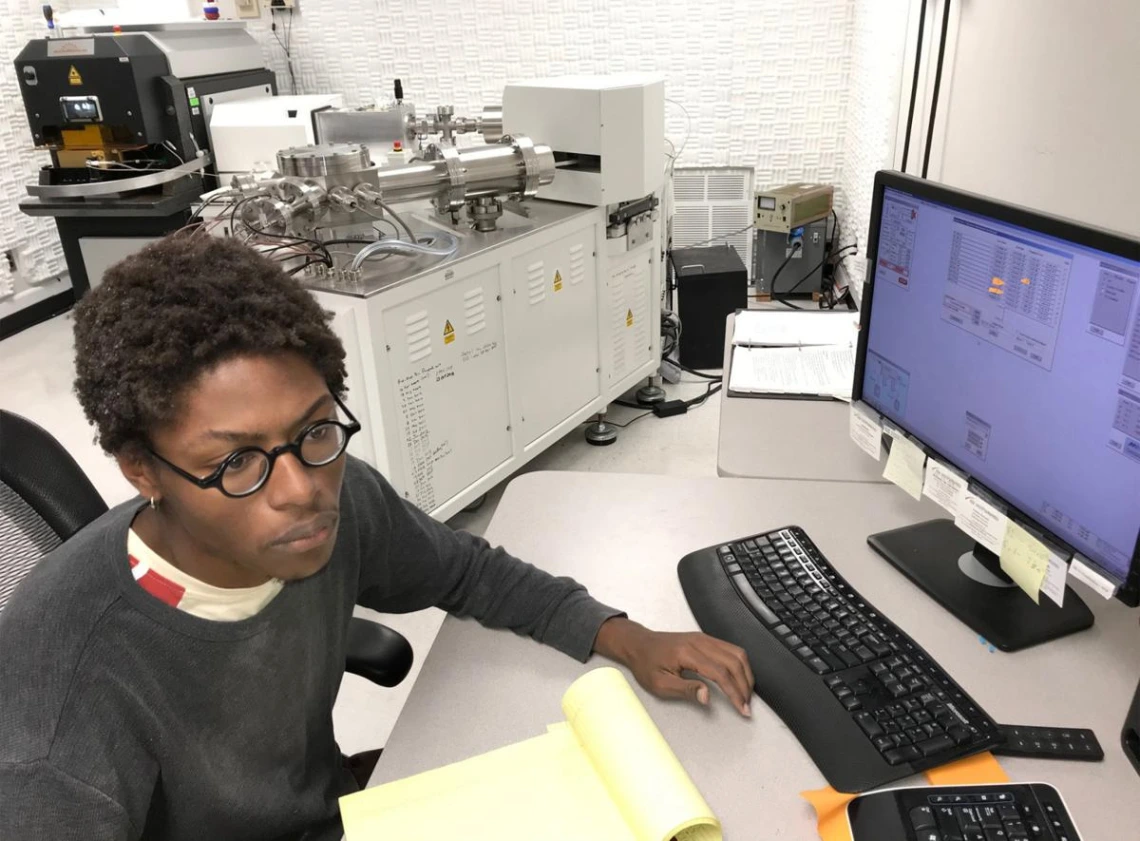 Honors student working in Geosciences lab