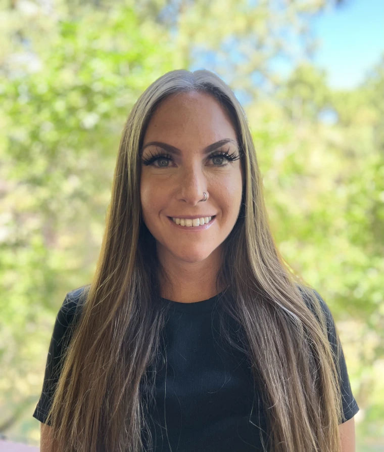 Headshot of Julie Leone 