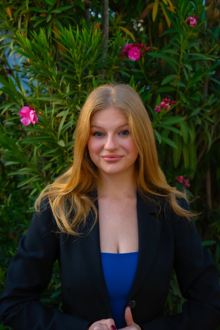 Headshot for Zoe Saltz